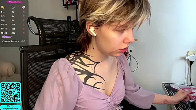 MadalynNosel online show from 04/21/26, 07:04