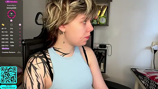 Snapshot of MadalynNosel chatting on 04/05/26, 08:54 MadalynNosel online show from 04/05/26, 08:54