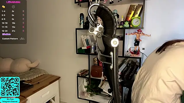 Snapshot of MadalynNosel chatting on 04/14/26, 07:02 MadalynNosel online show from 04/14/26, 07:02