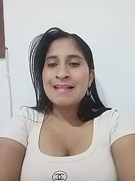 SofiaMendez1  online show from 07/05/26, 11:22