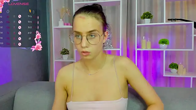 LoveBettie online show from 04/26/26, 01:30
