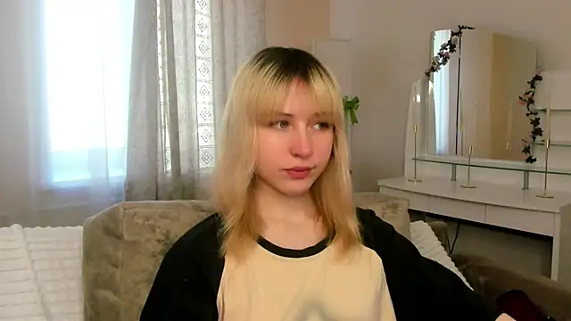 MiaKimiko online show from 05/16/26, 02:21