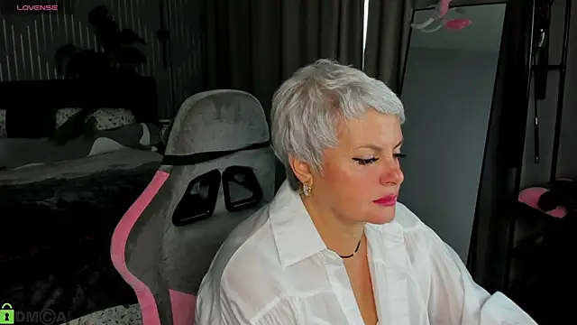 Snapshot of Linda_Zef1r chatting on 05/02/26, 01:11 Linda Zef1r online show from 05/02/26, 01:11