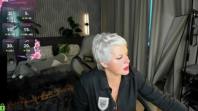 Snapshot of Linda_Zef1r chatting on 05/13/26, 01:12 Linda Zef1r online show from 05/13/26, 01:12