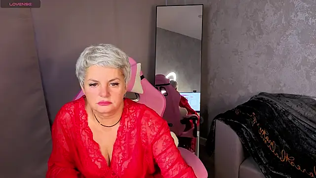 Snapshot of Linda_Zef1r chatting on 05/28/26, 01:35 Linda Zef1r online show from 05/28/26, 01:35