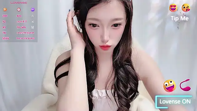 Snapshot of luckyuyu66 chatting on 04/14/26, 01:05 luckyuyu66 online show from 04/14/26, 01:05