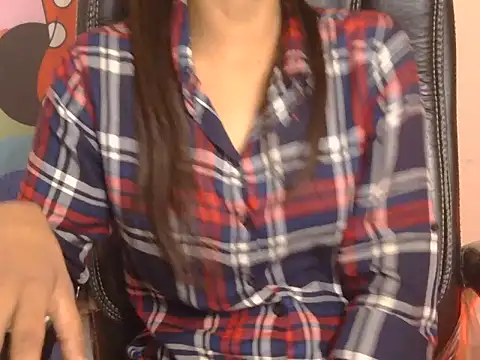 Snapshot of pari_darling chatting on 04/01/26, 11:22 pari darling online show from 04/01/26, 11:22