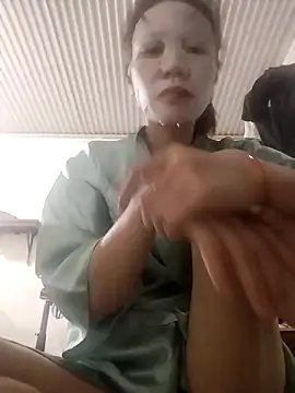 Snapshot of Miss_lovexx chatting on 04/15/26, 02:06 Miss lovexx online show from 04/15/26, 02:06