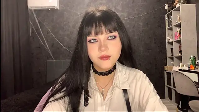 EmilyEmbears online show from 05/05/26, 05:21