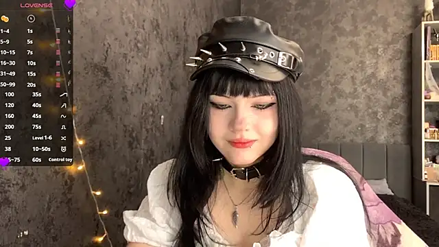 EmilyEmbears online show from 06/10/26, 07:20
