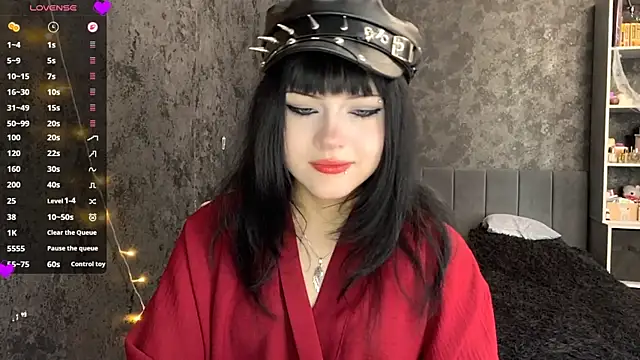 EmilyEmbears online show from 06/11/26, 06:32