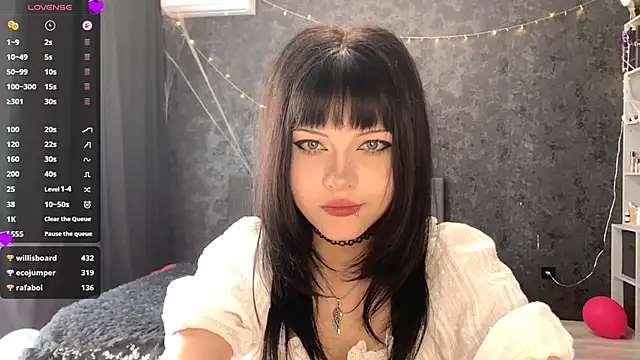 EmilyEmbears online show from 05/18/26, 07:02