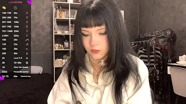 EmilyEmbears online show from 06/01/26, 06:35