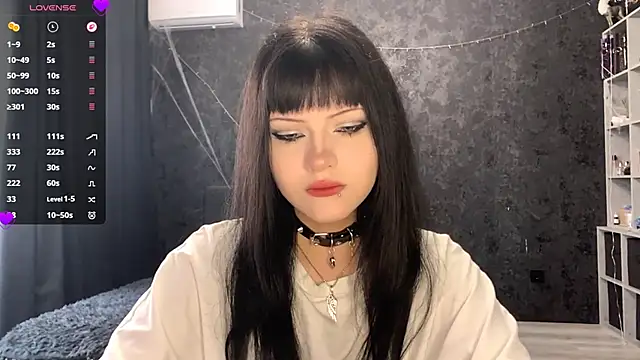 EmilyEmbears online show from 05/13/26, 05:58