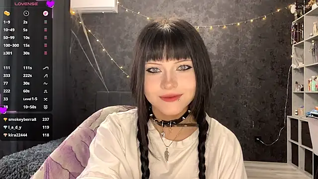 EmilyEmbears online show from 05/12/26, 06:32