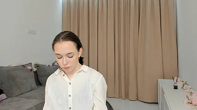 RoyceKintzel online show from 04/11/26, 06:33