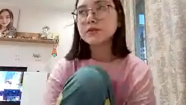 Snapshot of LezlieEllegood chatting on 04/06/26, 02:40 LezlieEllegood online show from 04/06/26, 02:40