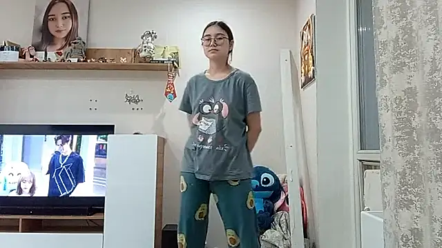 Snapshot of LezlieEllegood chatting on 04/07/26, 02:30 LezlieEllegood online show from 04/07/26, 02:30