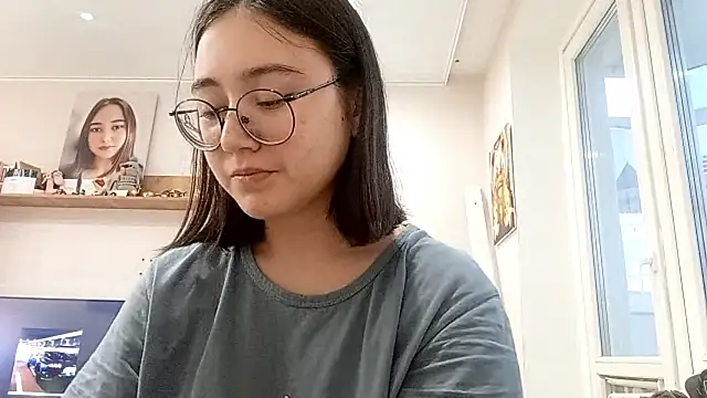 Snapshot of LezlieEllegood chatting on 04/08/26, 02:18 LezlieEllegood online show from 04/08/26, 02:18