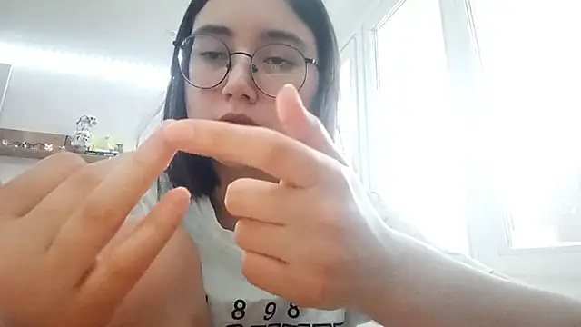 Snapshot of LezlieEllegood chatting on 04/03/26, 02:12 LezlieEllegood online show from 04/03/26, 02:12