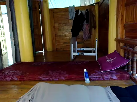 Mely2005 online show from 04/17/26, 12:57