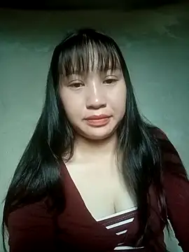 lucynguyen2 online show from 04/17/26, 05:54