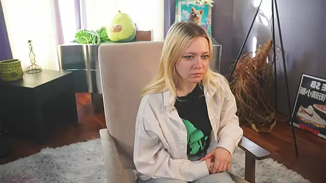 Snapshot of OliviaCaffery chatting on 04/02/26, 04:41 OliviaCaffery online show from 04/02/26, 04:41