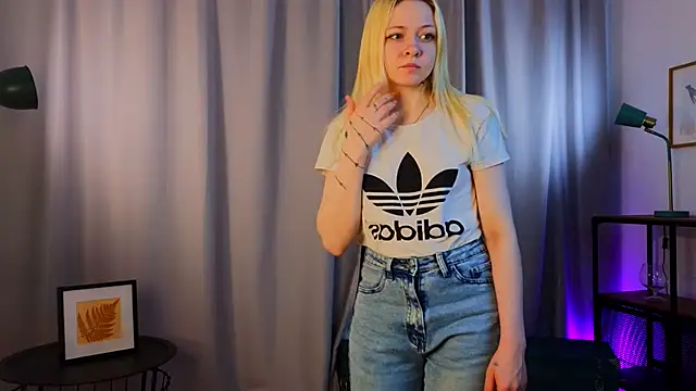 Snapshot of OliviaCaffery chatting on 04/12/26, 03:48 OliviaCaffery online show from 04/12/26, 03:48