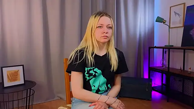 Snapshot of OliviaCaffery chatting on 04/08/26, 12:28 OliviaCaffery online show from 04/08/26, 12:28