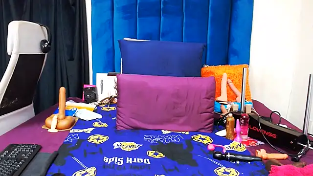 Freakyslut-39 online show from 06/05/26, 06:52