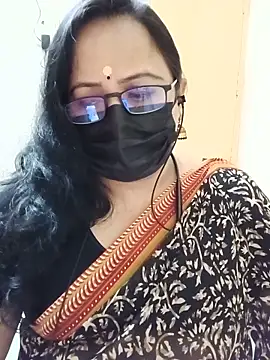Snapshot of monisha_cam chatting on 05/15/26, 02:04 monisha cam online show from 05/15/26, 02:04
