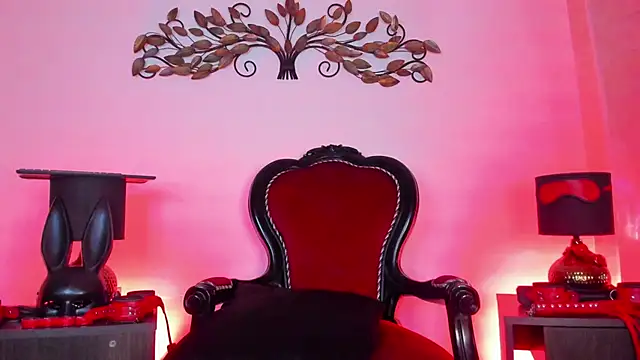 Madamedaphne  online show from 05/20/26, 05:43