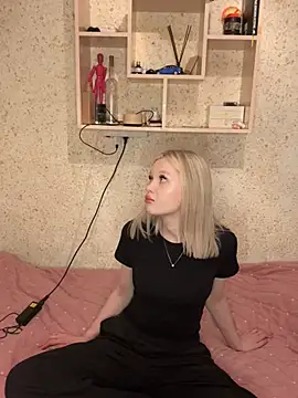 Snapshot of Velunari_ chatting on 04/08/26, 02:29 Velunari online show from 04/08/26, 02:29