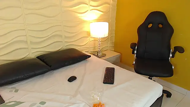 MirandaLarsson online show from 05/12/26, 12:55
