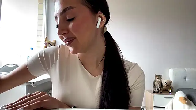 AlvinaMair online show from 04/24/26, 10:17