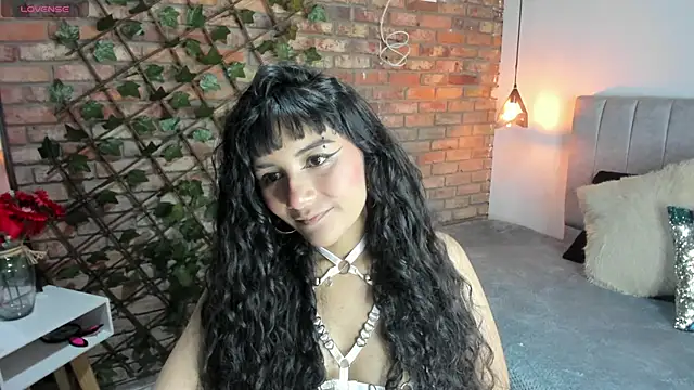 Hanna Clark   online show from 04/28/26, 12:31