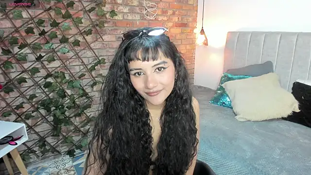 Hanna Clark   online show from 04/27/26, 12:36