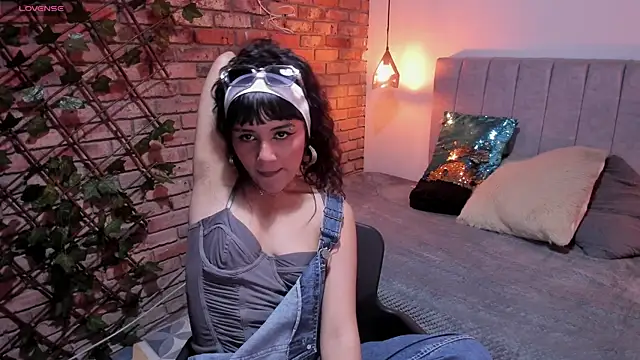 Hanna Clark   online show from 05/05/26, 12:08