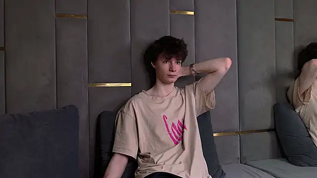 Snapshot of EdwardHogan chatting on 04/05/26, 08:59 EdwardHogan online show from 04/05/26, 08:59