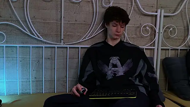 Snapshot of EdwardHogan chatting on 04/02/26, 05:19 EdwardHogan online show from 04/02/26, 05:19