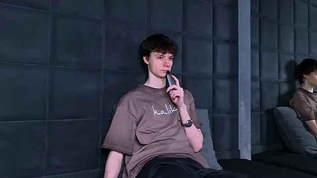 Snapshot of EdwardHogan chatting on 04/07/26, 04:31 EdwardHogan online show from 04/07/26, 04:31