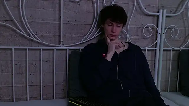 Snapshot of EdwardHogan chatting on 04/03/26, 03:51 EdwardHogan online show from 04/03/26, 03:51