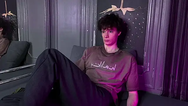 Snapshot of EdwardHogan chatting on 04/09/26, 03:51 EdwardHogan online show from 04/09/26, 03:51