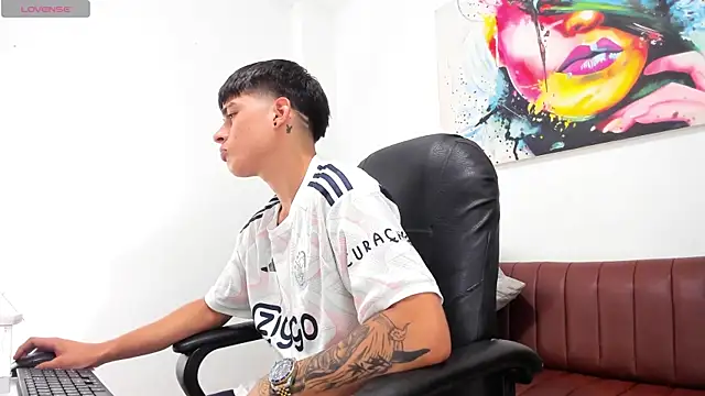 Thebestboyhot online show from 04/16/26, 06:14