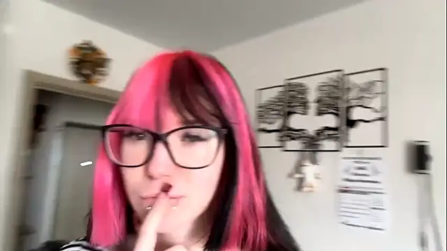 Snapshot of WifeAileen chatting on 04/07/26, 06:37 WifeAileen online show from 04/07/26, 06:37