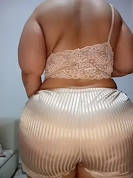 Snapshot of Sexy_yassimna chatting on 06/21/26, 12:00 Sexy yassimna online show from 06/21/26, 12:00