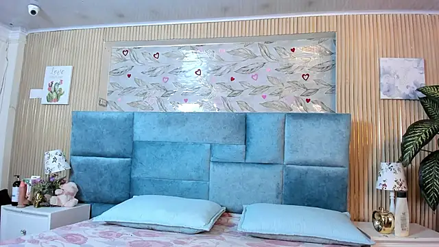 Delphine doll online show from 06/20/26, 12:10