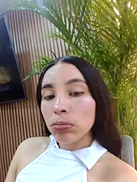 Snapshot of Delphine_doll chatting on 04/15/26, 07:58 Delphine doll online show from 04/15/26, 07:58