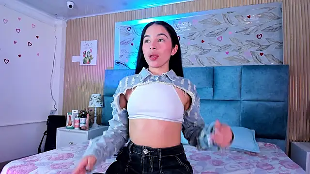 Delphine doll online show from 06/04/26, 11:48