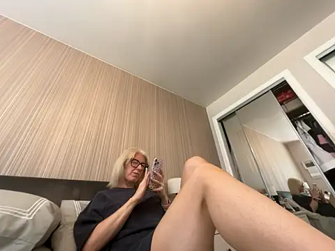 Laylaskyexx online show from 05/26/26, 11:30